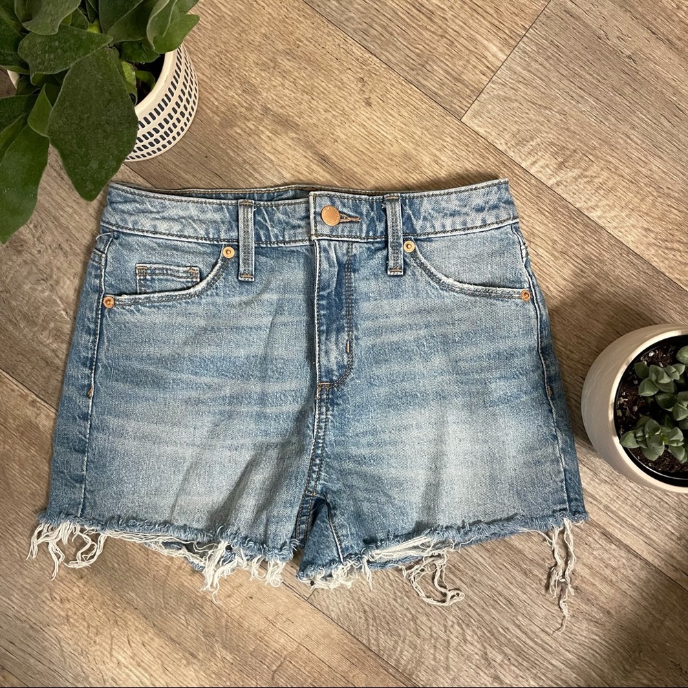 • Universal Thread Jean shorts •